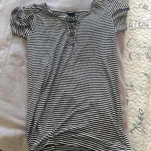 Shirt whith black and white stripes